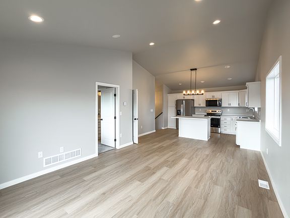 5th image of 3719 33rd St S