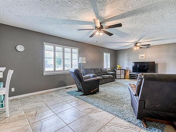 4th image of 2601 W Osborne Dr