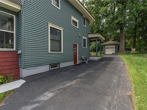 2nd image of 721 Elm St