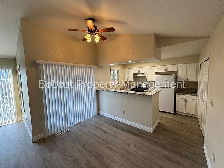 426 Springview Dr — Photo 6