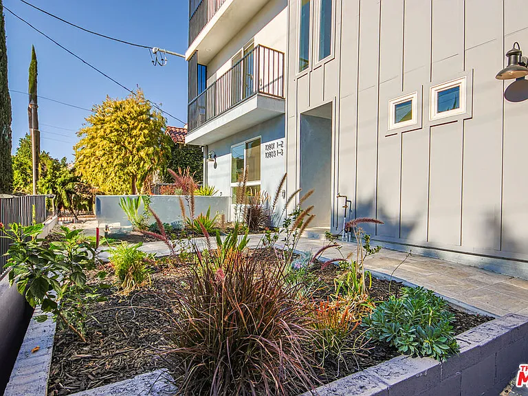 10801 Kling St — Photo 38