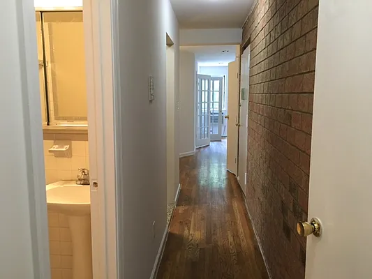 Rented by 18 REALTY | media 15