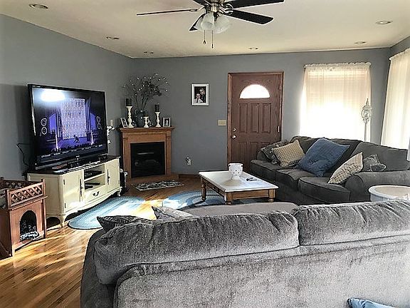 3rd image of 52 Mulberry Ave