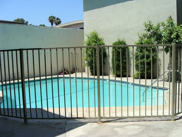 6632 Darby Ave — Photo 22