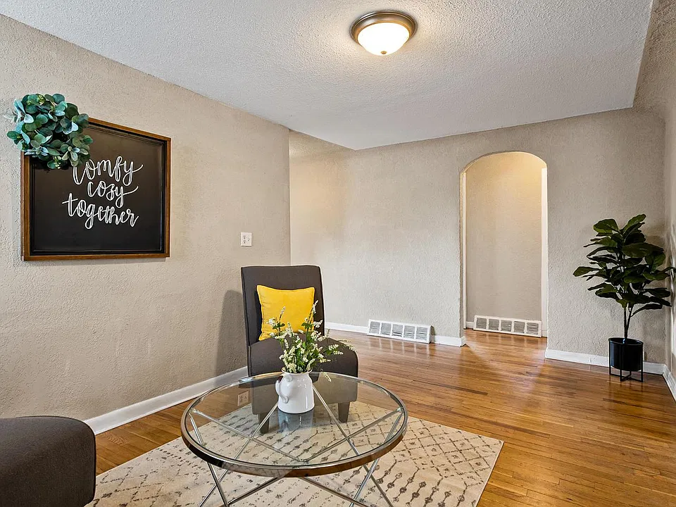 Living Room (upstairs)