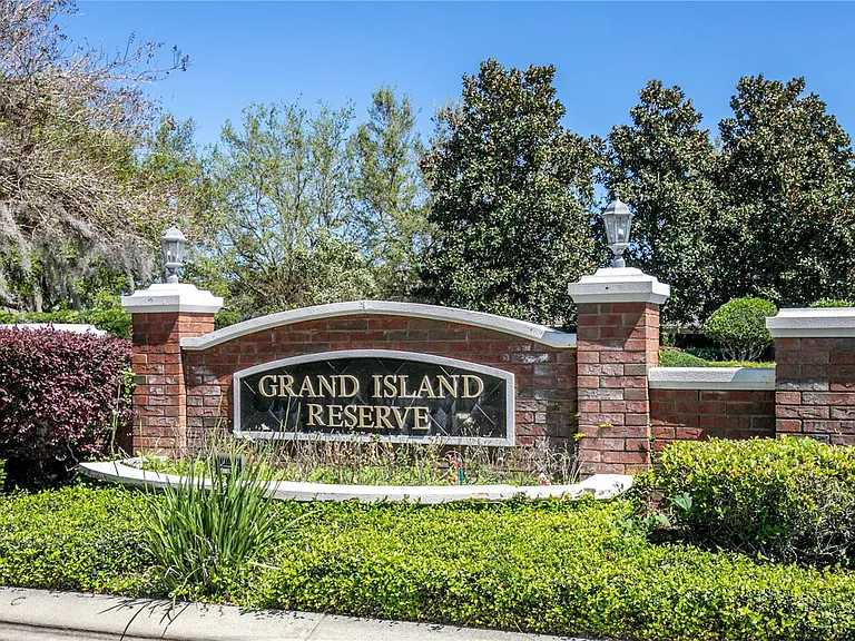 2572 Limerick Cir — Photo 37