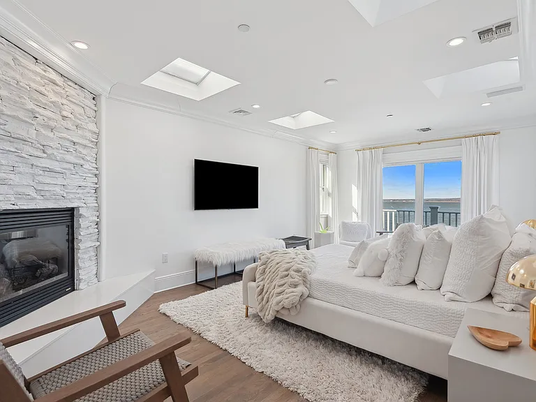 842 Dune Rd — Photo 18
