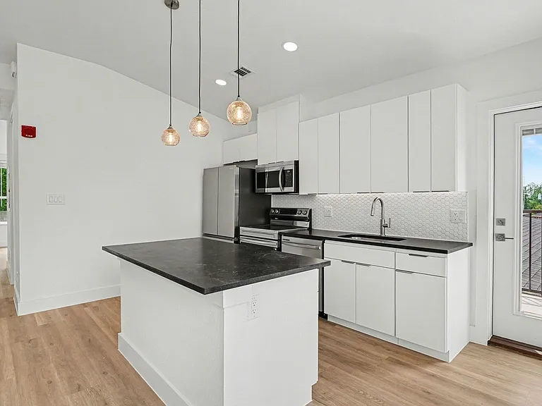 2217 N Fitzhugh Ave #303 — Photo 20