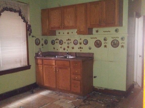 3rd image of 6736 S Campbell Ave