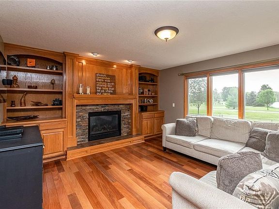 5th image of 416 Oakwood Ct