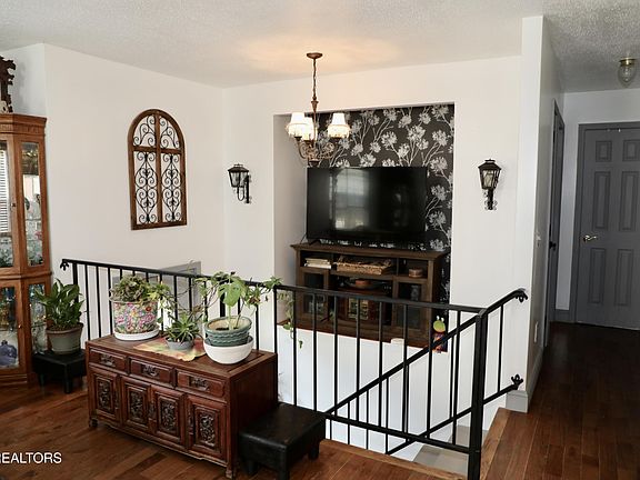 4th image of 129 Dogwood Ln