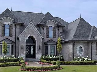 3647 Piccadilly Dr, Rochester Hills, MI 48309