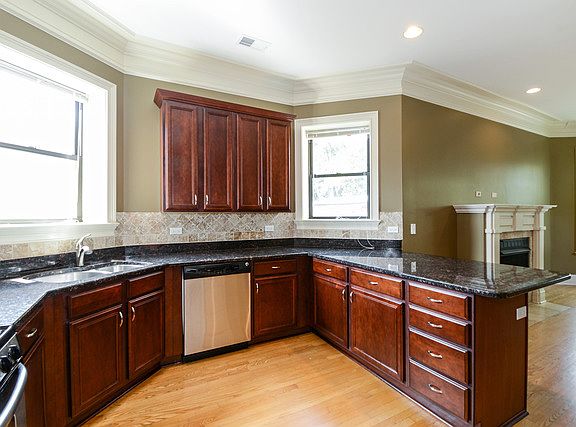 5th image of 5039 S Michigan Ave APT 3