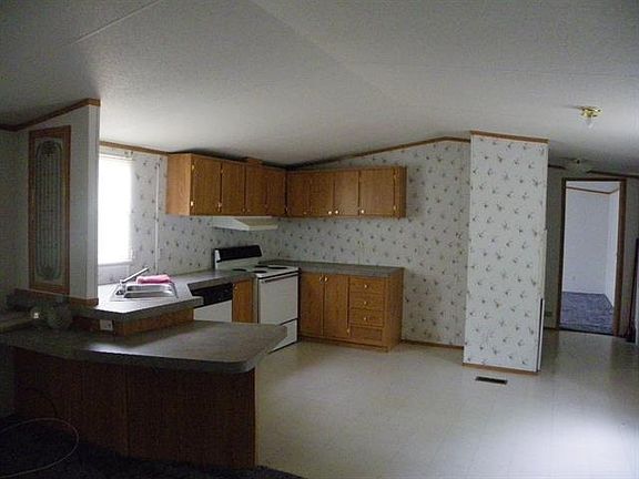 4th image of 1420 Dawn Dr N