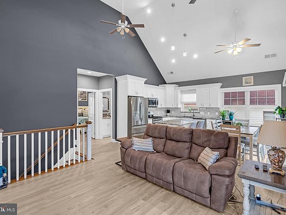5th image of 1131 Beach Blvd