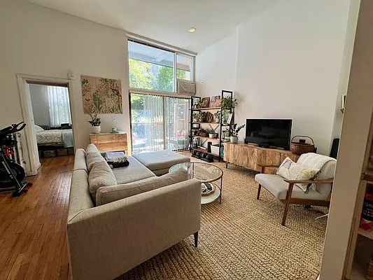 Rented by Oxford Property Group | media 10