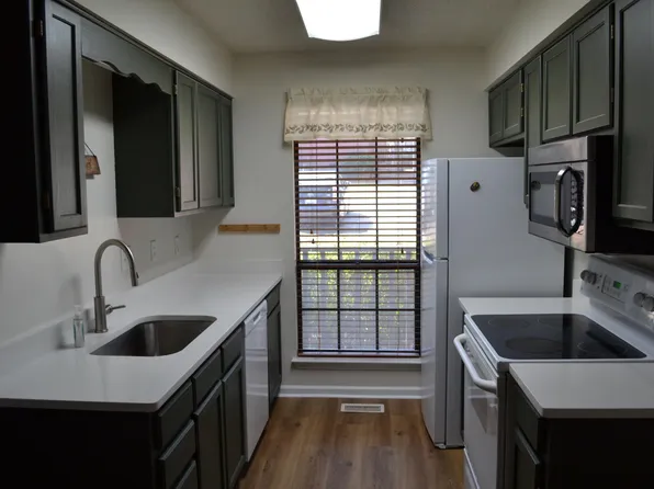 4018 The Oaks Dr, Raleigh, NC 27606