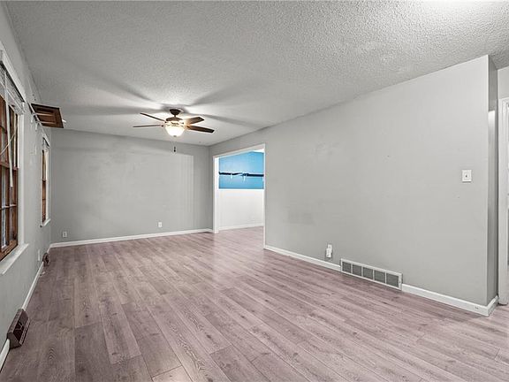 5th image of 419 Topeka Ave