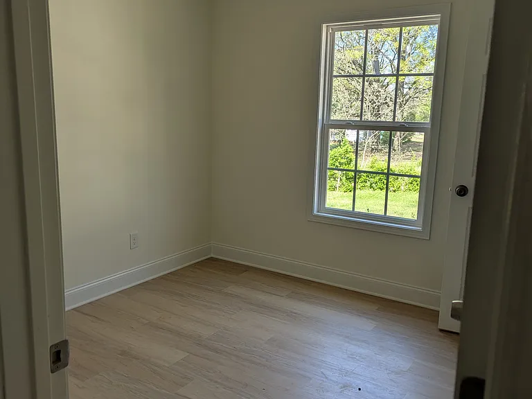 631 N Jones Ave — Photo 9