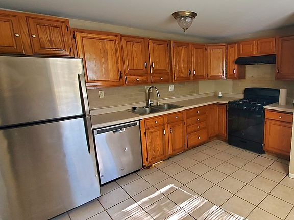 2nd image of 25 Alameda Dr