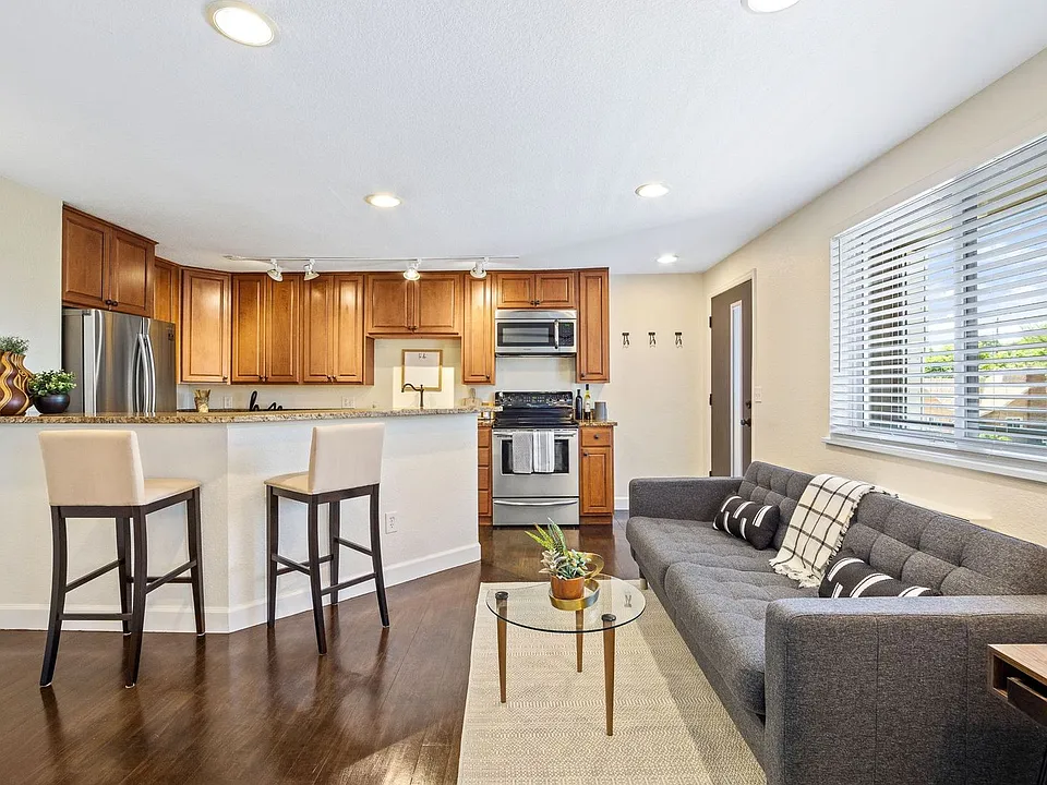 1 N Pearl St #302