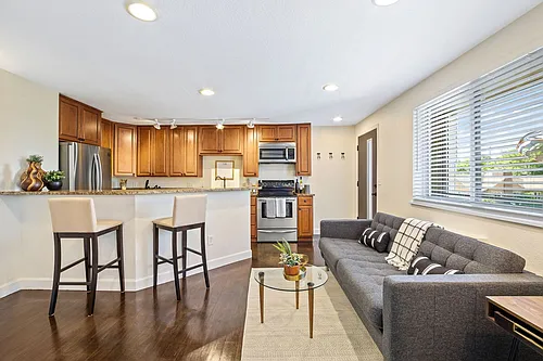 1 N Pearl St Photo 1