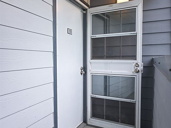 4th image of 2611 NE 4th Street #213