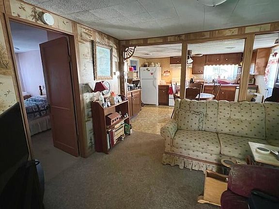 5th image of 310 Garrett Ave