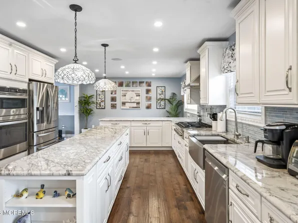 30 Kentucky Drive, Hazlet, NJ 07730