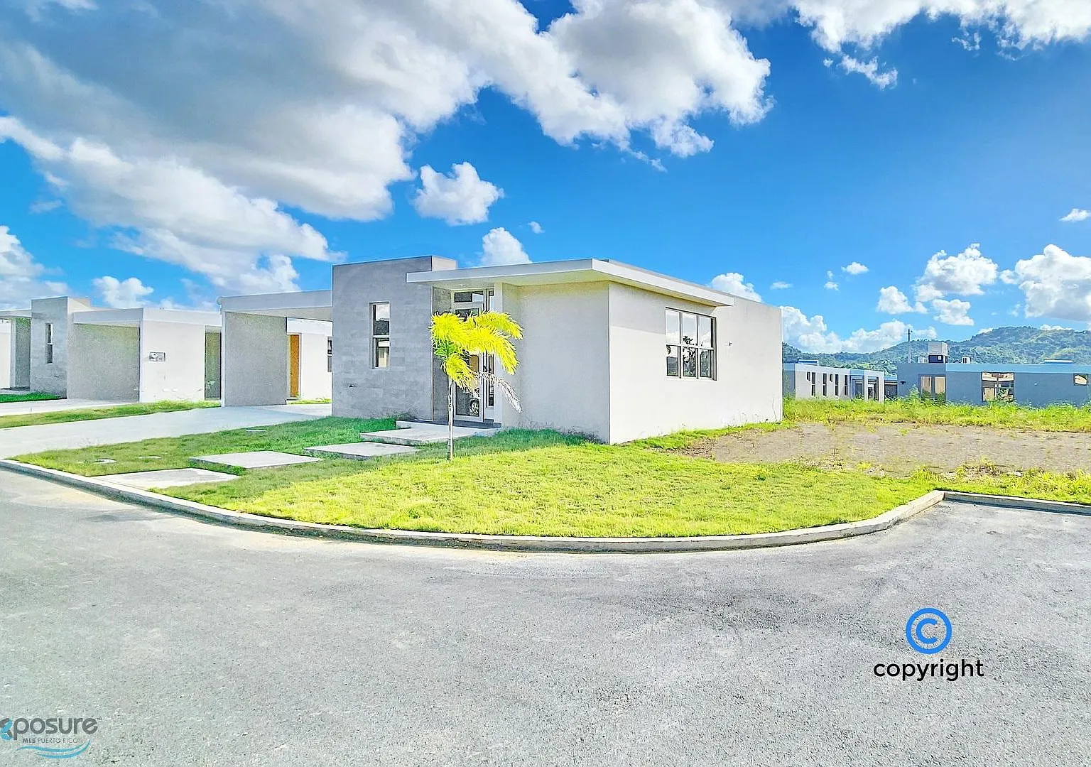 4 bed, 2.5 bath, 2036 sqft, $3,000 — Photo 2