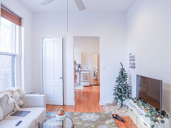 2nd image of 1765 N Wells St #2