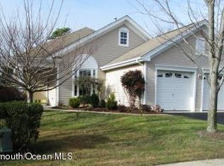 33 Greenfields Dr, Lakewood, NJ 08701