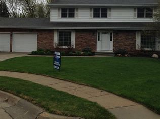 11435 Farnam Cir, Omaha, NE 68154