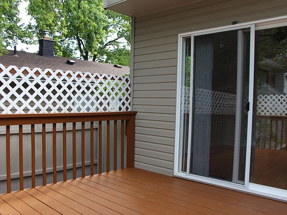 5th image of 609 Saint Charles Ct