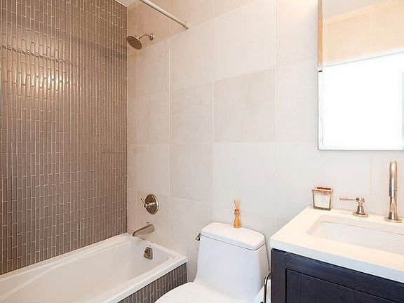 4th image of 211 E 46th St #17E