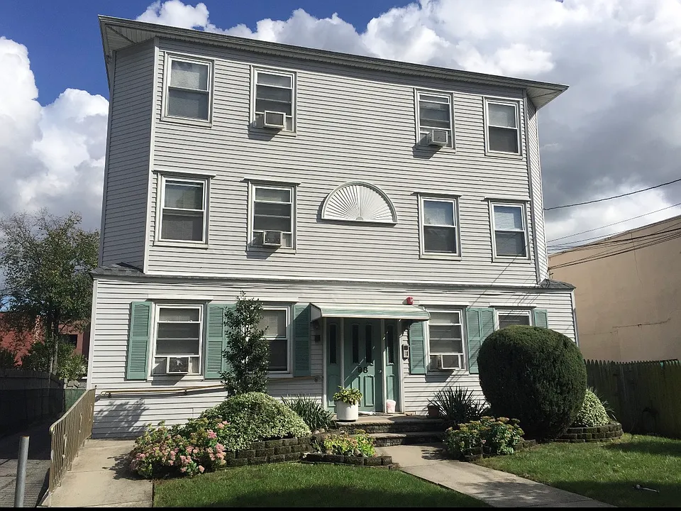 96 Walnut St #4
