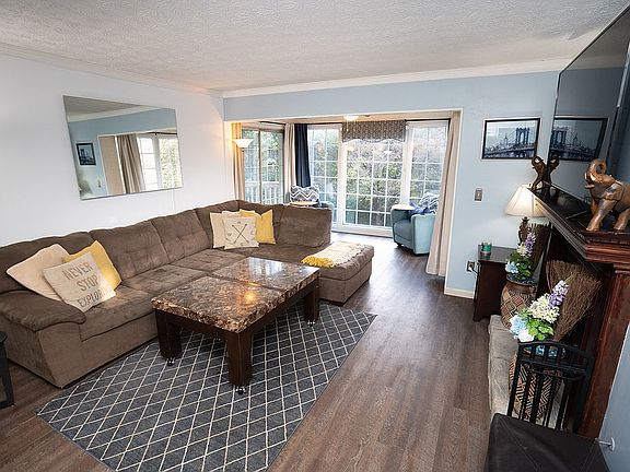 3rd image of 606 Countryside Ln SE