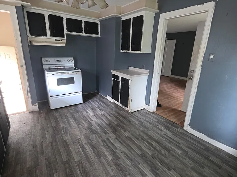 2550 E Main St — Photo 7