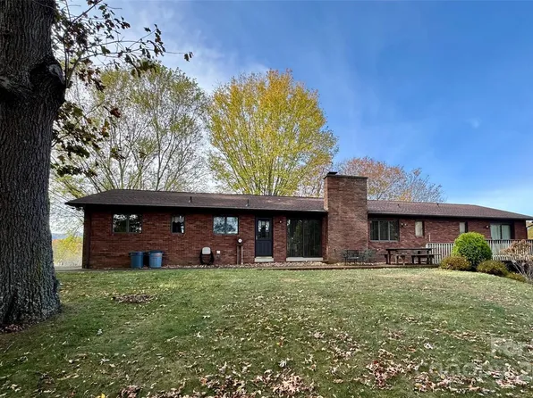 165 Strawberry Ln, Clyde, NC 28721