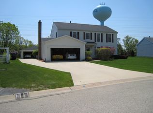 1853 Gatewood Dr, Gurnee, IL 60031