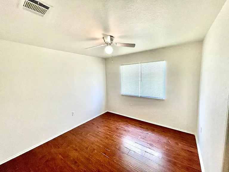1401 Coriander Dr — Photo 12