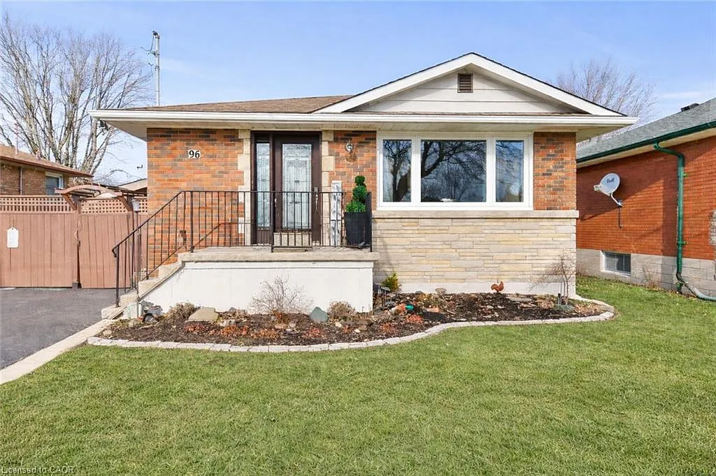 96 Terrace Dr photo 1