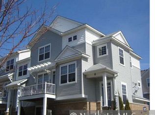 1675 Village Trl E, Saint Paul, MN 55109