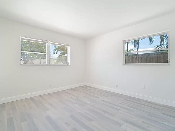 4th image of 3241 NE 17th Ave N #S