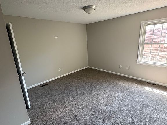 5th image of 102 B Bruce St