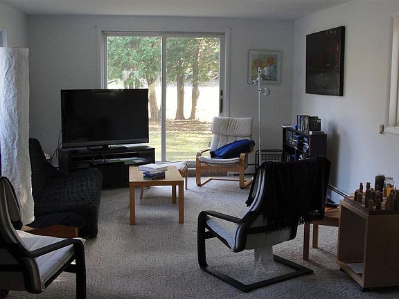 4th image of 327 Lakeshore Dr