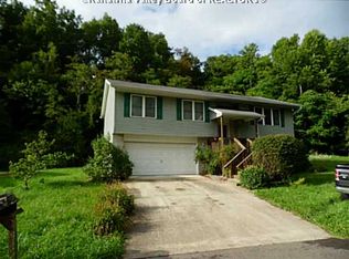 14 Country Glen Dr, Ona, WV 25545