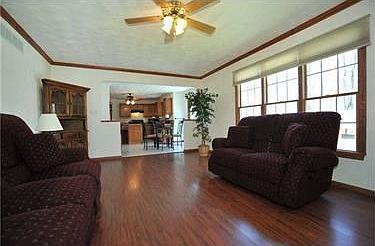 4th image of 498 Lexington Dr