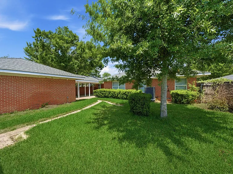 6323 Cindy Ln — Photo 20