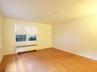 219 Lakeview Pl, Bronx, NY 10471